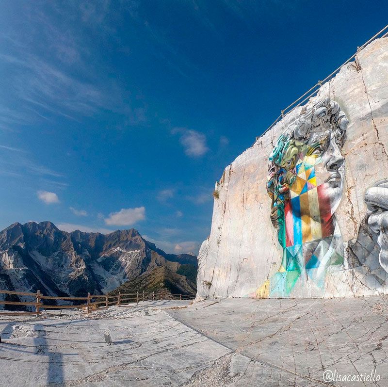 La famosa montaña más desconocida - kobra grafiti sobre marmol