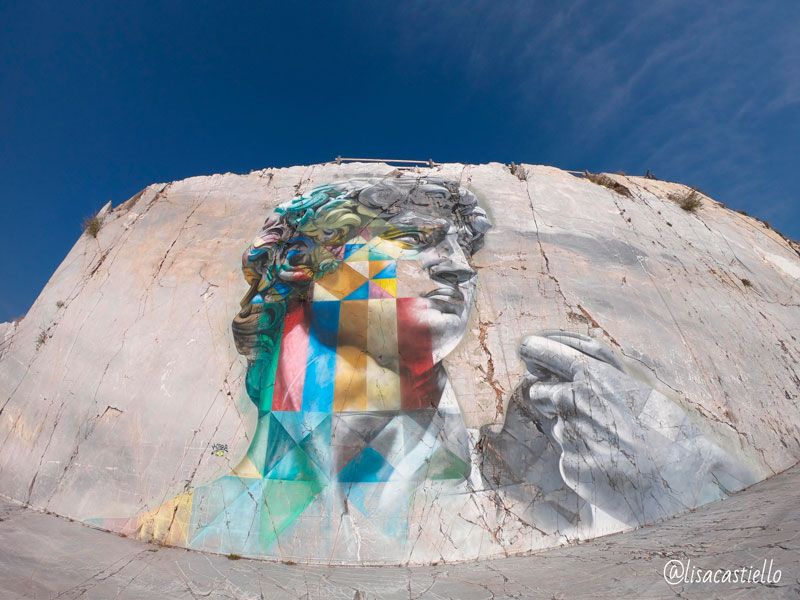 La famosa montaña más desconocida - kobra grafiti sobre marmol