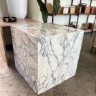 Mesa cubo de marmol